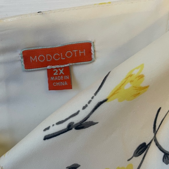 ModCloth Ivory & Yellow Floral Sundress Size: 2X - Picture 7 of 9